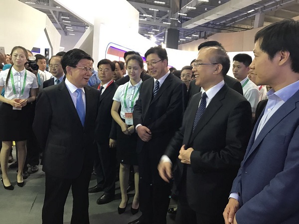 利来老牌国际官网app科技受邀加入“2017中国廊坊国际经济商业洽谈会”大数据应用效果展示 利来老牌国际官网app科技受邀加入“2017中国廊坊国际经济商业洽谈会”大数据应用效果展示