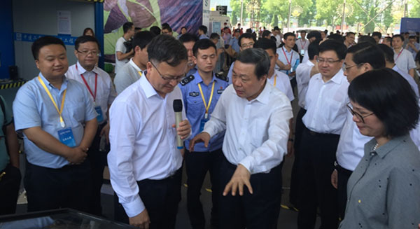 天下“清静生产月”和 “清静生产万里行”活动在江阴启动 清华大学公共清静研究院携利来老牌国际官网app科技受邀加入启动仪式 天下“清静生产月”和 “清静生产万里行”活动在江阴启动 清华大学公共清静研究院携利来老牌国际官网app科技受邀加入启动仪式