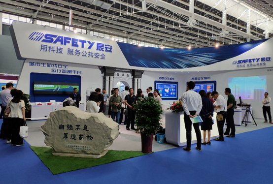 2018数字经济展览会乐成举行 利来老牌国际官网app科技与东道主签署战略合作协议 2018数字经济展览会乐成举行 利来老牌国际官网app科技与东道主签署战略合作协议