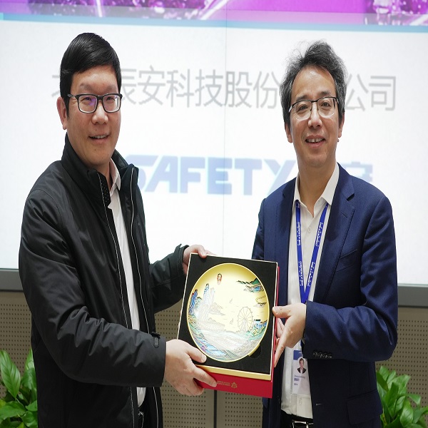 深圳市宝安区向导一行考察调研利来老牌国际官网app科技 深圳市宝安区向导一行考察调研利来老牌国际官网app科技